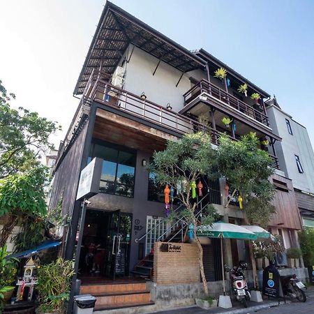 The Arak Bed Bar And Hostel Čiang Mai Exteriér fotografie