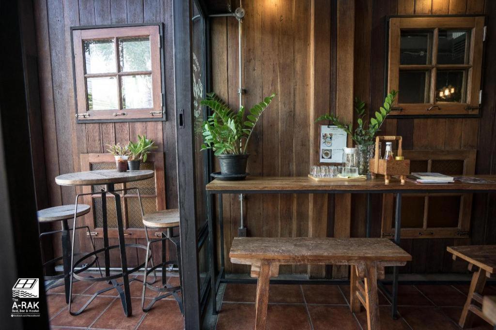 The Arak Bed Bar And Hostel Čiang Mai Exteriér fotografie