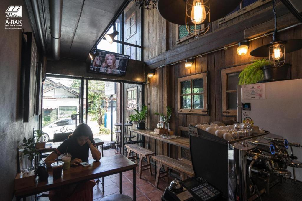 The Arak Bed Bar And Hostel Čiang Mai Exteriér fotografie