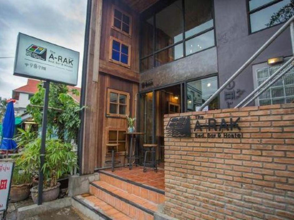 The Arak Bed Bar And Hostel Čiang Mai Exteriér fotografie