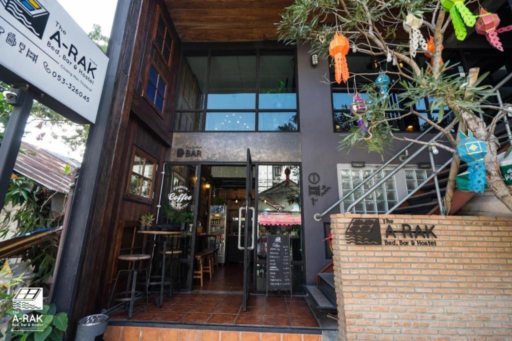 The Arak Bed Bar And Hostel Čiang Mai Exteriér fotografie