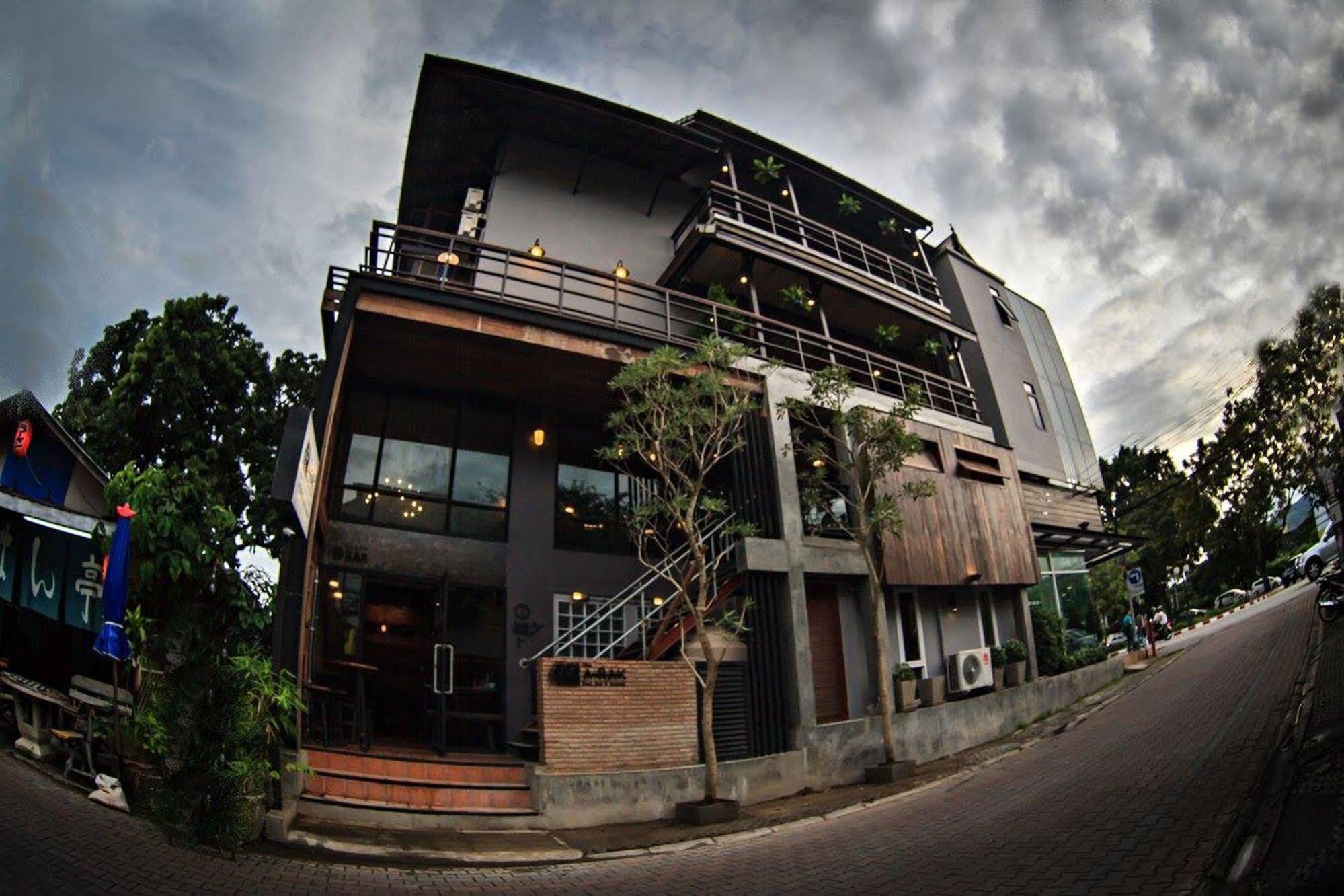 The Arak Bed Bar And Hostel Čiang Mai Exteriér fotografie