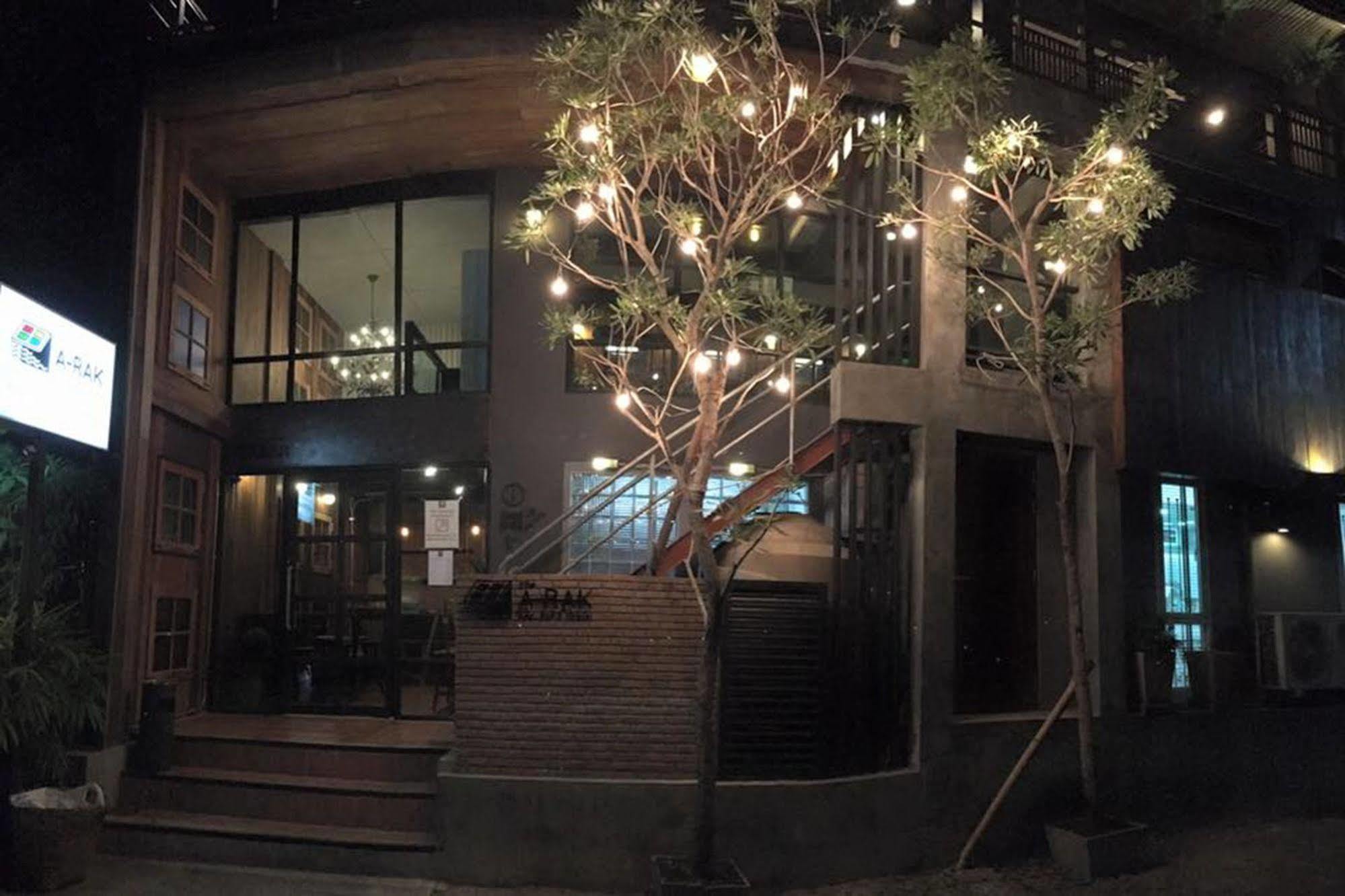The Arak Bed Bar And Hostel Čiang Mai Exteriér fotografie
