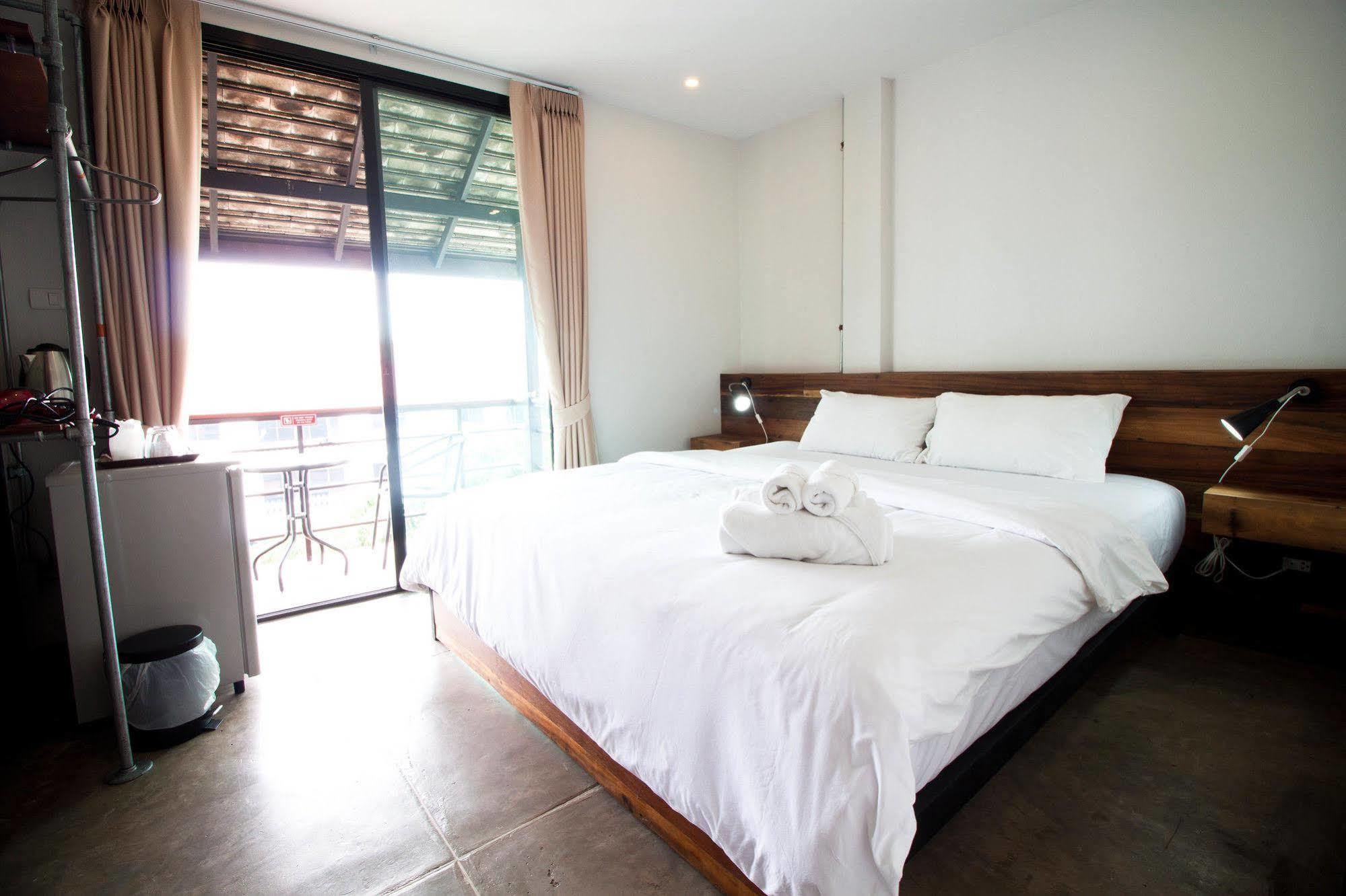 The Arak Bed Bar And Hostel Čiang Mai Exteriér fotografie